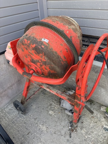 1505926-9 Betongblandare och skottkärra