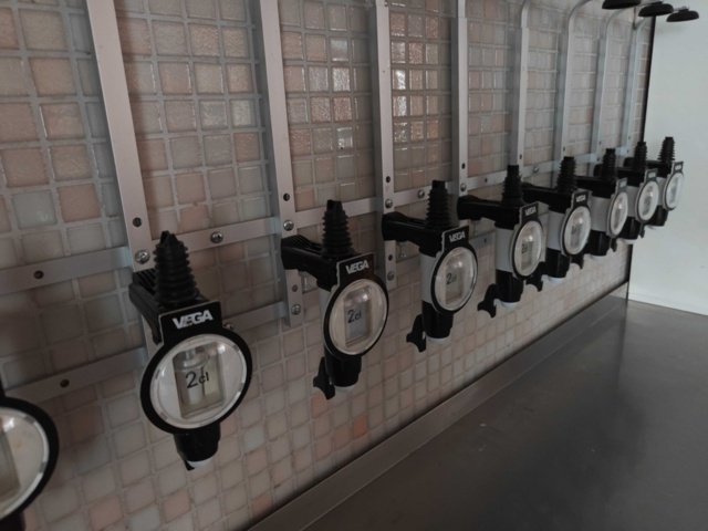 1485250-4 Väggmonterade spritdispenser - Vega