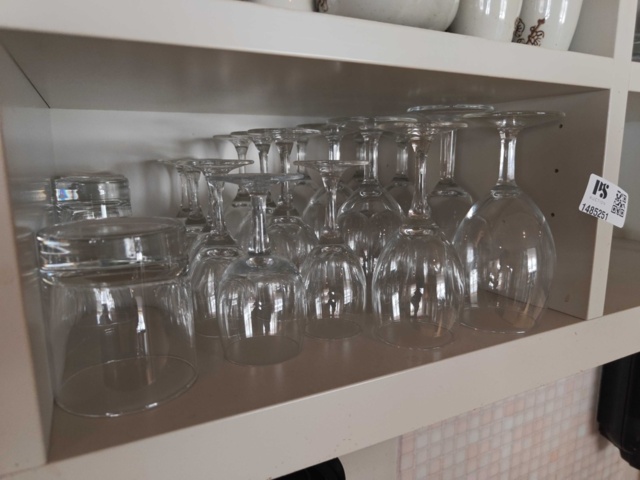 1485251-8 Diverse porslin och glas