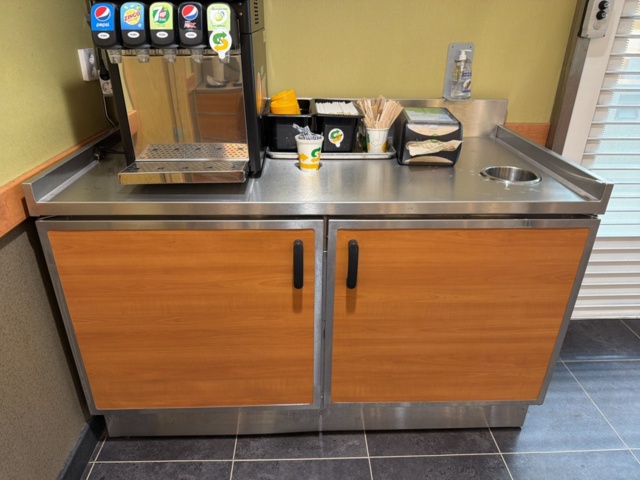 1532901-1 Serveringsstation med avfallsinkast