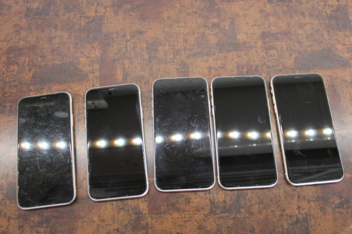 1531789-8 Mobiltelefoner iPhone 11 64GB, 5 st (vita)