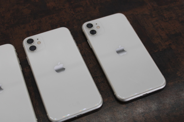 1531789-13 Mobiltelefoner iPhone 11 64GB, 5 st (vita)