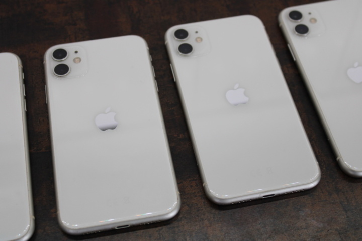 1531789-14 Mobiltelefoner iPhone 11 64GB, 5 st (vita)