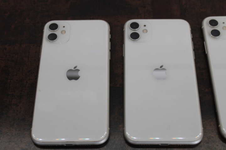 1531789-15 Mobiltelefoner iPhone 11 64GB, 5 st (vita)