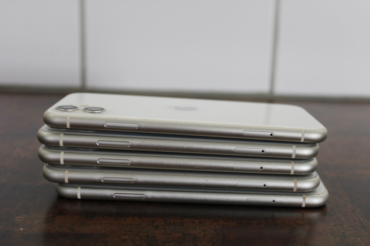1531789-16 Mobiltelefoner iPhone 11 64GB, 5 st (vita)