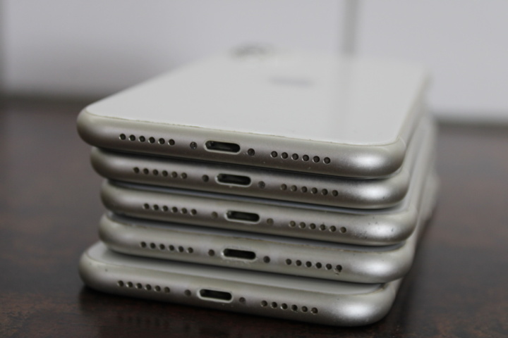 1531789-17 Mobiltelefoner iPhone 11 64GB, 5 st (vita)