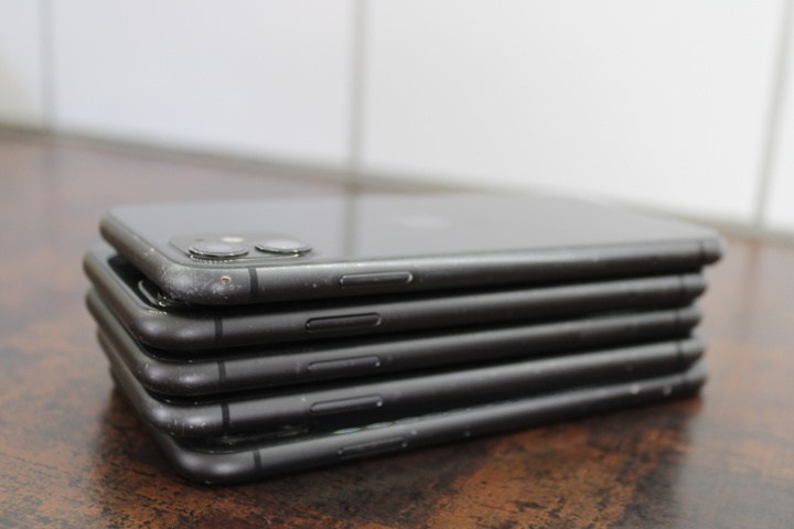 1531791-16 Mobiltelefoner iPhone 11 64GB, 5 st (svarta)