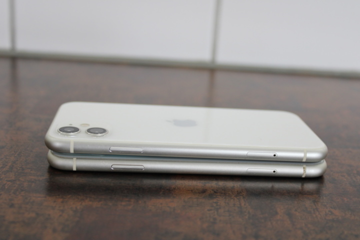 1531798-10 Mobile phones iPhone 11 64GB, 2 pcs (better condition)