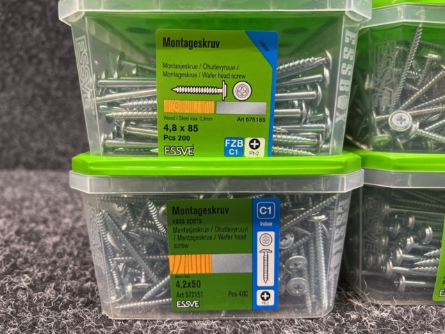 1526214-2 4 st Förpackningar Montageskruv, Essve