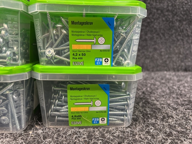 1526214-3 4 st Förpackningar Montageskruv, Essve