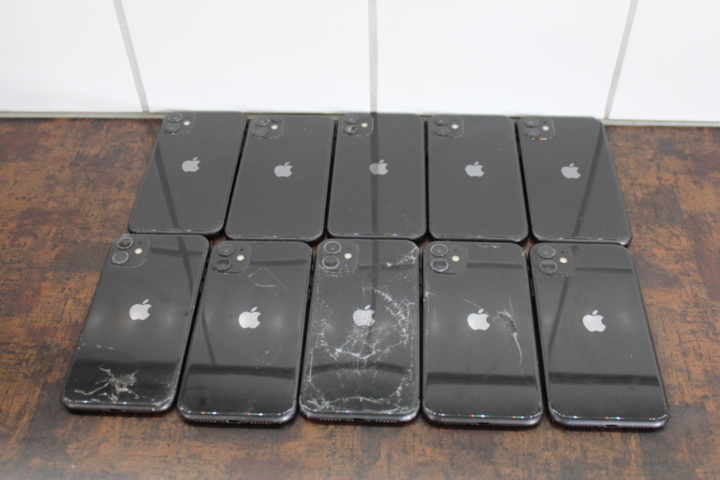 1531806-6 Mobile phones iPhone 11 64GB, 10 pcs (bad condition)