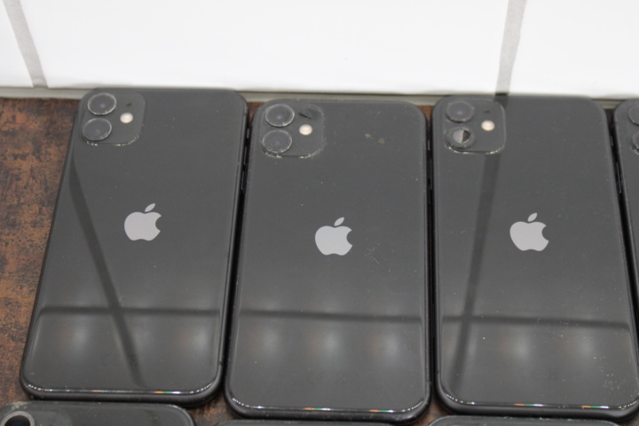 1531806-8 Mobile phones iPhone 11 64GB, 10 pcs (bad condition)
