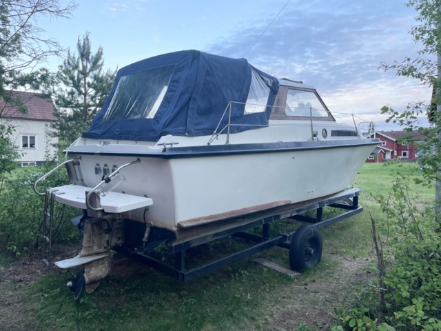 1458063-4 Motor boat with trailer - Swemax 750