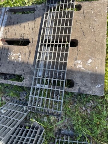 1405871-2 12 galvanized step plates