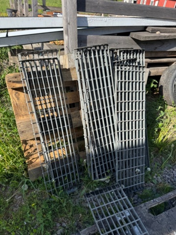 1405871-1 12 galvanized step plates