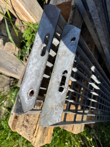 1405871-4 12 galvanized step plates