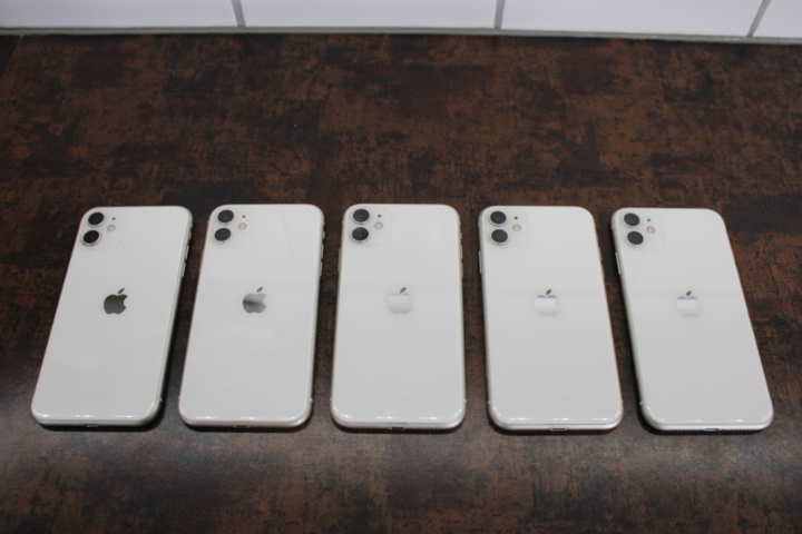 1531785-8 Mobiltelefoner iPhone 11 64GB, 5 st (vita)