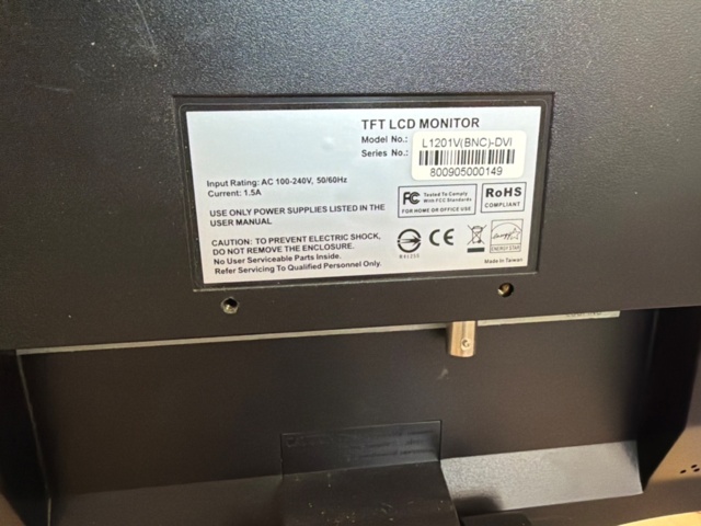 1533643-3 4 LCD monitors in a carton
