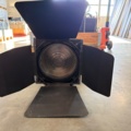 1533644-2 6 pcs 2kW fresnel with barndoors