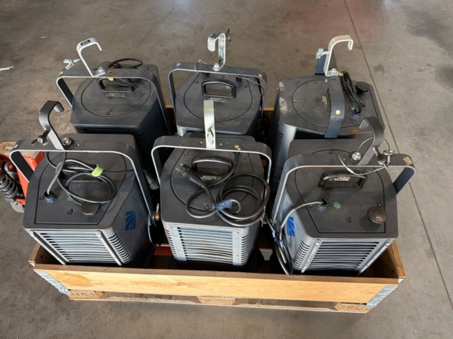 1533644-6 6 pcs 2kW fresnel with barndoors