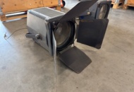 1533645 7 pcs 2kW fresnel with barndoors