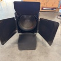 1533645-2 7 pcs 2kW fresnel with barndoors