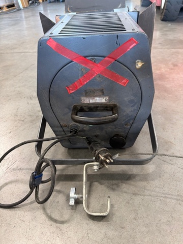 1533645-3 7 pcs 2kW fresnel with barndoors
