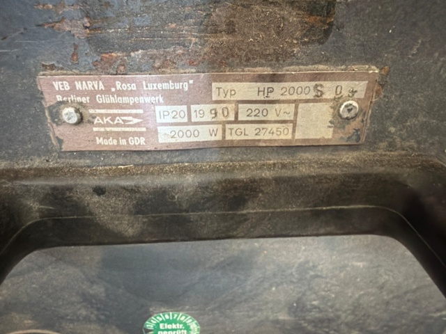 1533645-4 7 pcs 2kW fresnel with barndoors