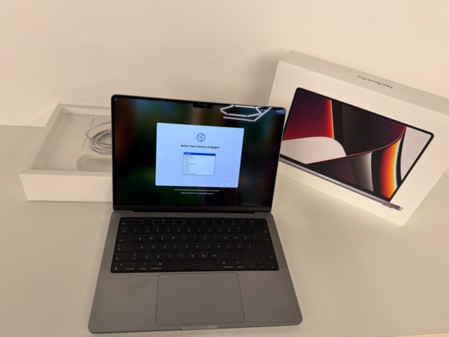 1533611-1 MacBook Pro 14 inch, 1TB SSD