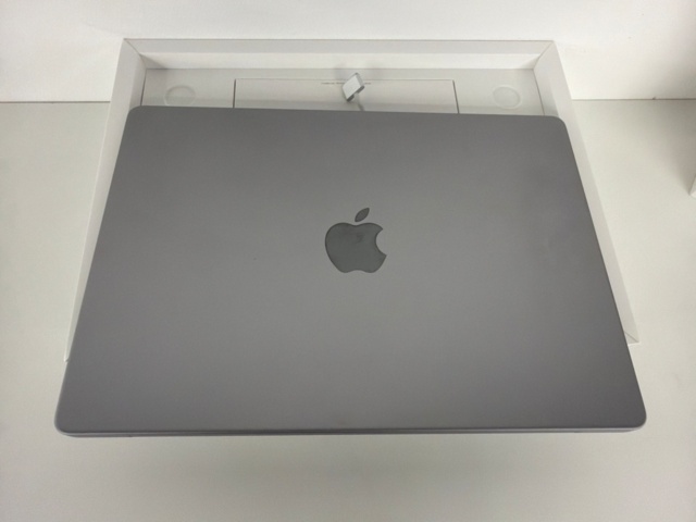 1533611-4 MacBook Pro 14 inch, 1TB SSD