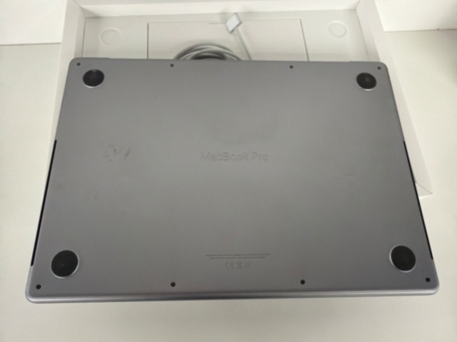 1533611-5 MacBook Pro 14 inch, 1TB SSD