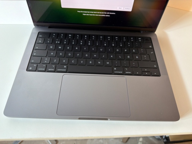 1533613-3 MacBook Pro 14 inch, A2442
