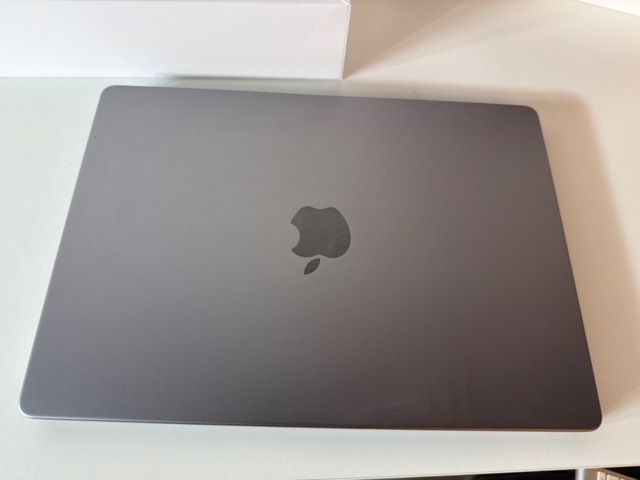 1533613-4 MacBook Pro 14 inch, A2442