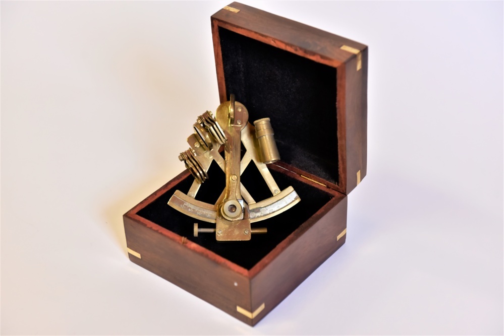 1532523-1 Brass sextant with maritime wooden box