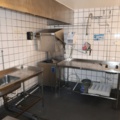 1070391-1 Dishwashing room with machines and benches