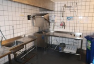 1070391 Dishwashing room with machines and benches