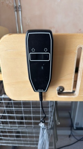 1532616-3 Höj-/sänkbart skötbord från Jeltec