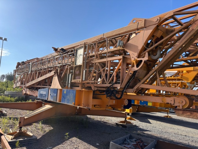 1524726-12 Självresande tornkran med radiostyrning - Potain IGO T130 -2012