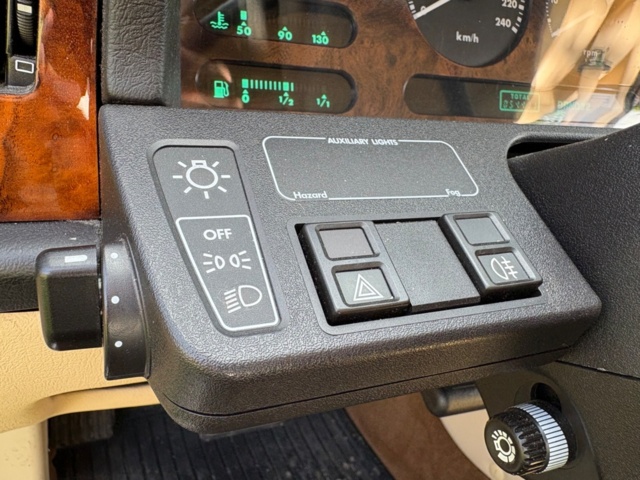 1471445-32 Jaguar Daimler -1989