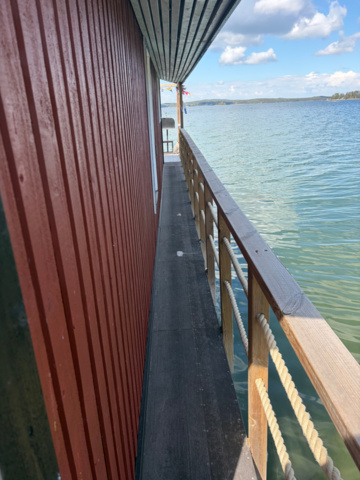 1491548-4 Nyrenoverad husbåt med vedeldad bastu - "Muskö Sealodge"