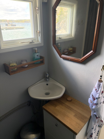 1491548-27 Nyrenoverad husbåt med vedeldad bastu - "Muskö Sealodge"