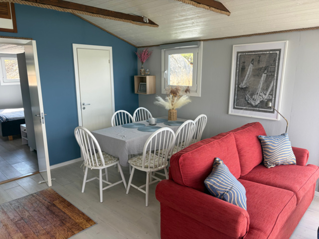 1491548-9 Nyrenoverad husbåt med vedeldad bastu - "Muskö Sealodge"