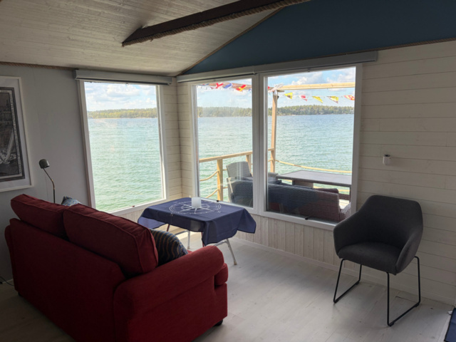 1491548-8 Nyrenoverad husbåt med vedeldad bastu - "Muskö Sealodge"