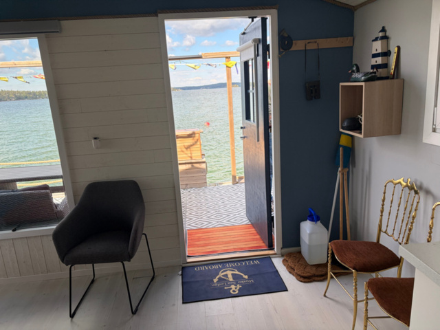 1491548-11 Nyrenoverad husbåt med vedeldad bastu - "Muskö Sealodge"