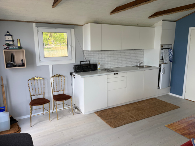 1491548-13 Nyrenoverad husbåt med vedeldad bastu - "Muskö Sealodge"