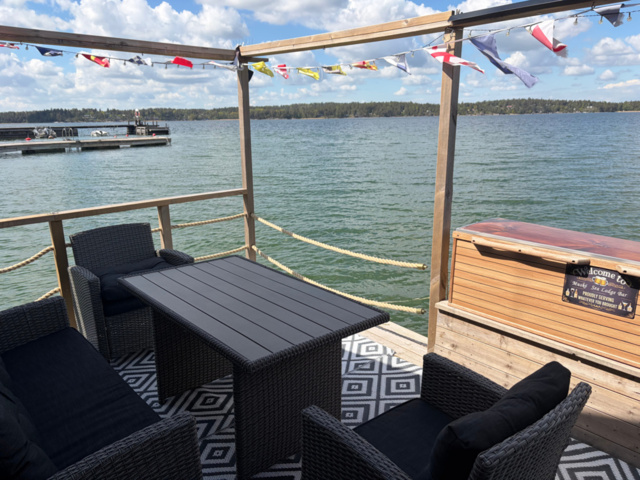 1491548-34 Nyrenoverad husbåt med vedeldad bastu - "Muskö Sealodge"