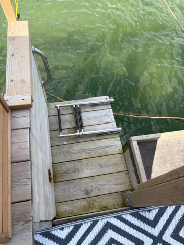 1491548-37 Nyrenoverad husbåt med vedeldad bastu - "Muskö Sealodge"