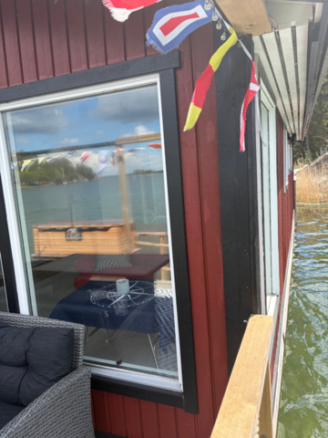 1491548-7 Nyrenoverad husbåt med vedeldad bastu - "Muskö Sealodge"