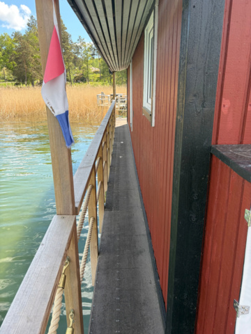 1491548-6 Nyrenoverad husbåt med vedeldad bastu - "Muskö Sealodge"