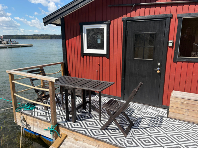 1491548-5 Nyrenoverad husbåt med vedeldad bastu - "Muskö Sealodge"